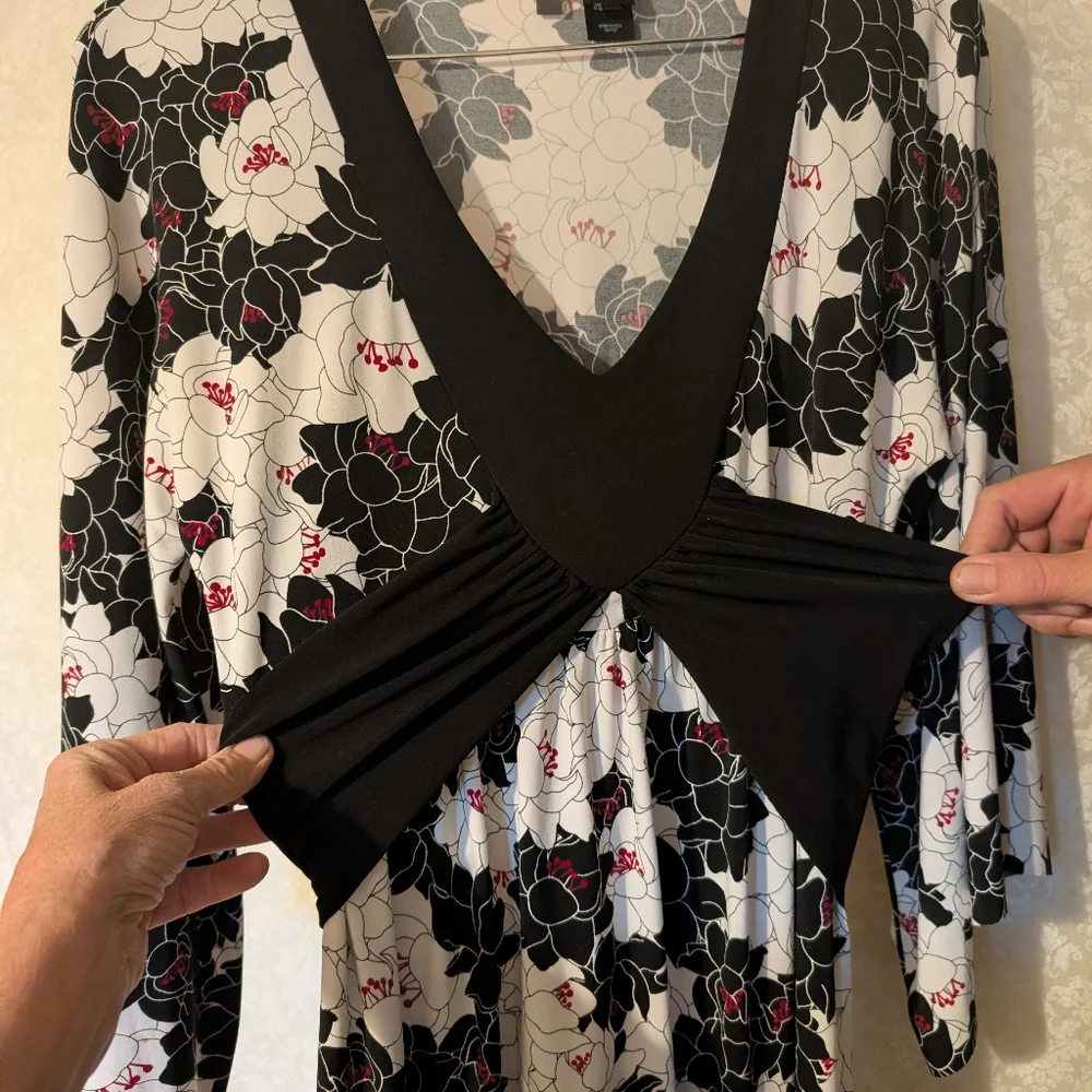 BISOU BISOU Black &White Floral Tieback Dress‎ Sz. Medium V-Neck
